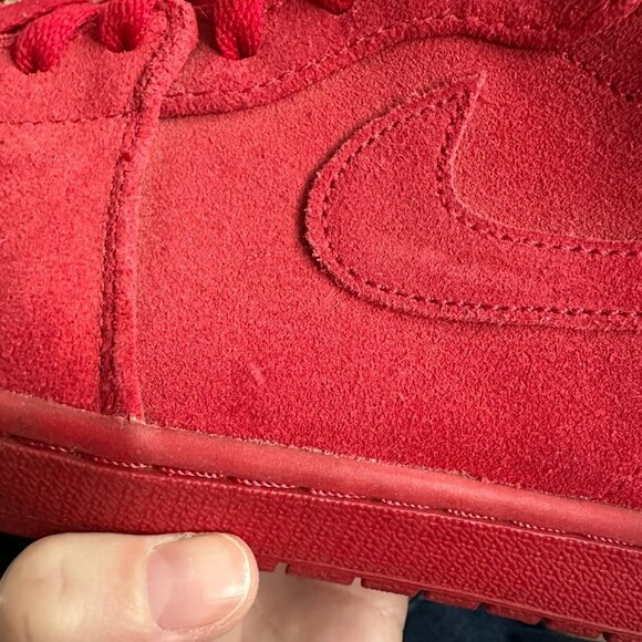 Nike Air Jordan 1 Retro High Red Suede -12 - Picture 12 of 13